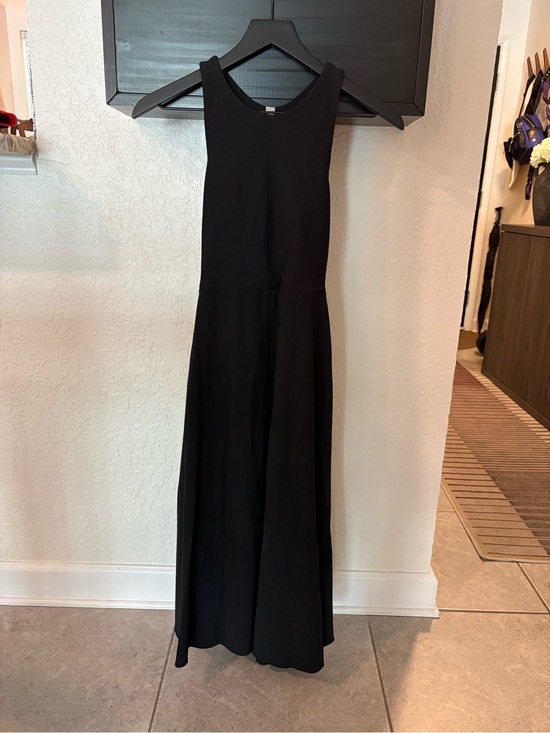 Athleta Dresses & Skirts - Athleta Black Sleeveless Midi Dress with Fitted Bodice